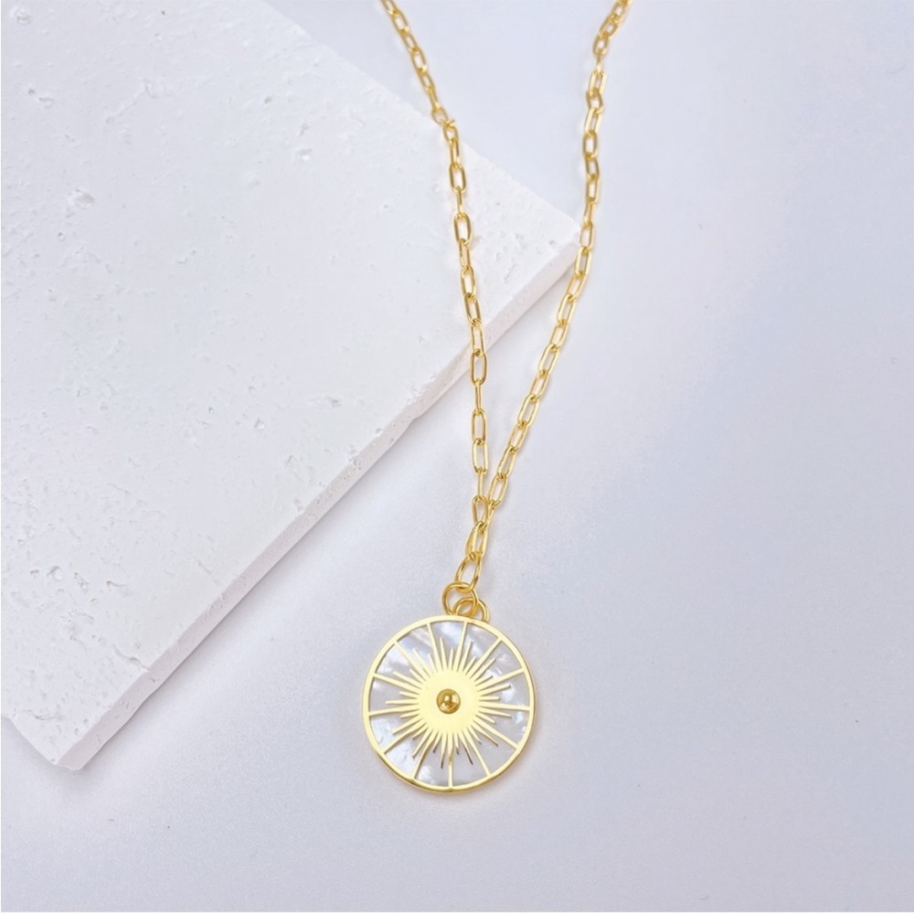Pearl Shell Starburst Pendant Paperclip Chain 18K Real Gold Plated Necklace